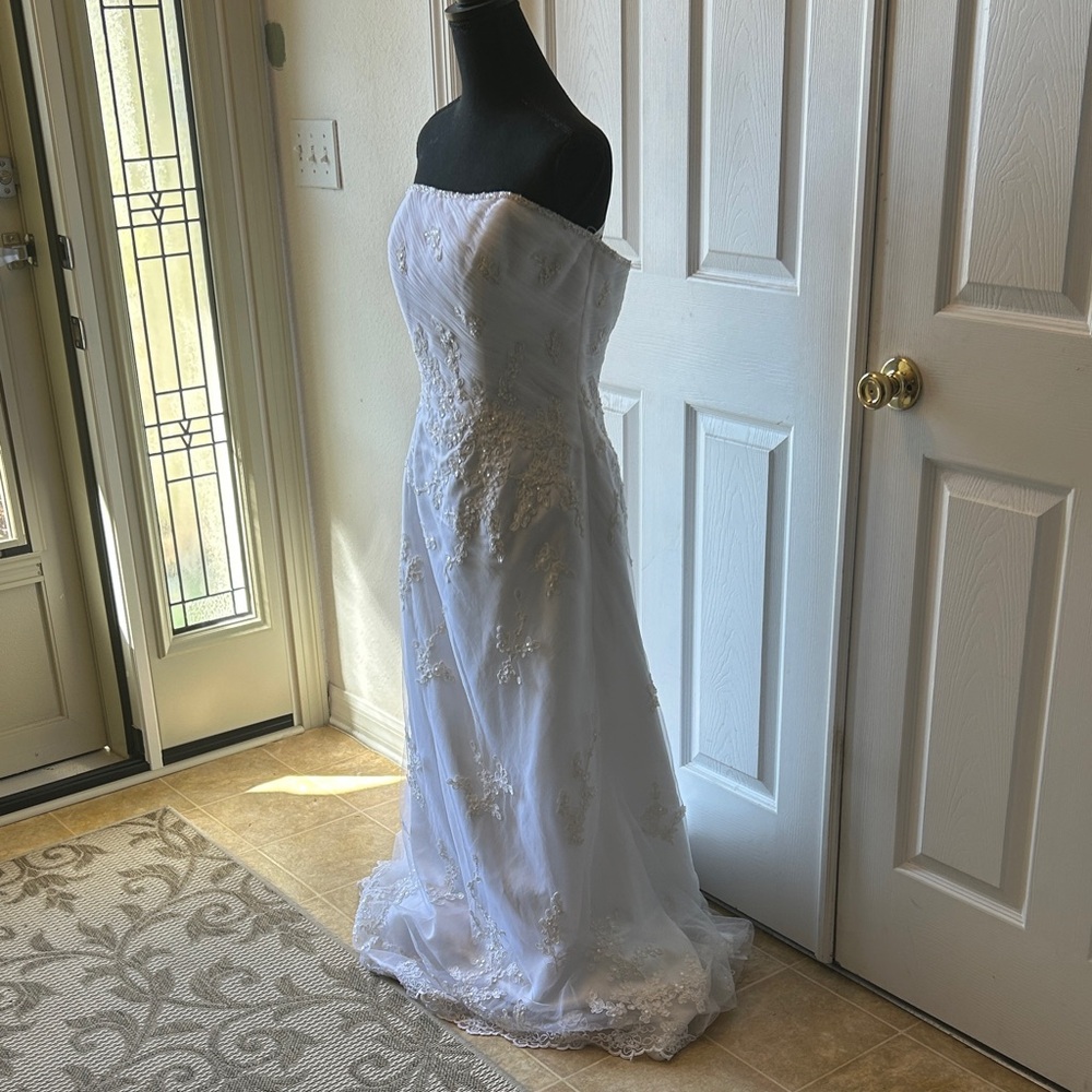 David's Bridal Strapless White Embroidered Wedding Dress